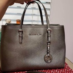 Michael Kors jet set medium tote